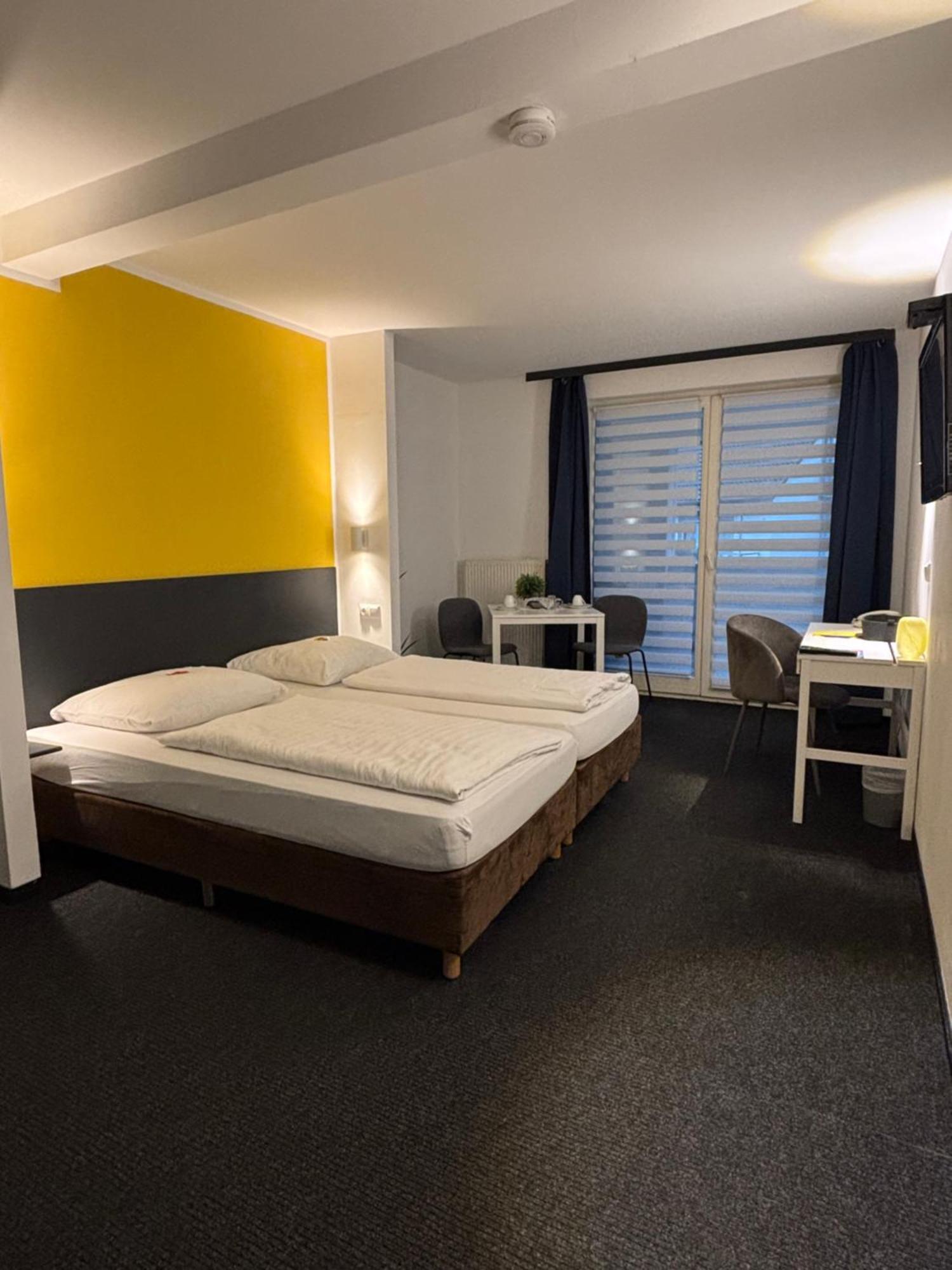 Hotel U Muelheim Free Parking Highspeed Wifi Мюльгайм-ан-дер-Рур Екстер'єр фото