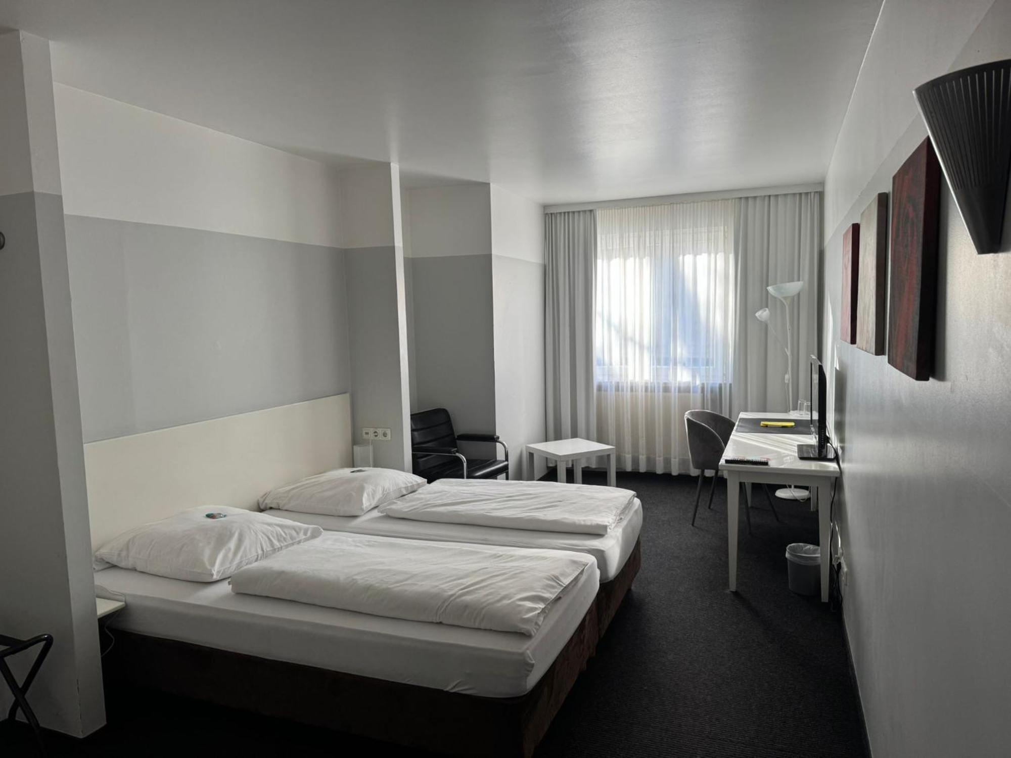 Hotel U Muelheim Free Parking Highspeed Wifi Мюльгайм-ан-дер-Рур Екстер'єр фото