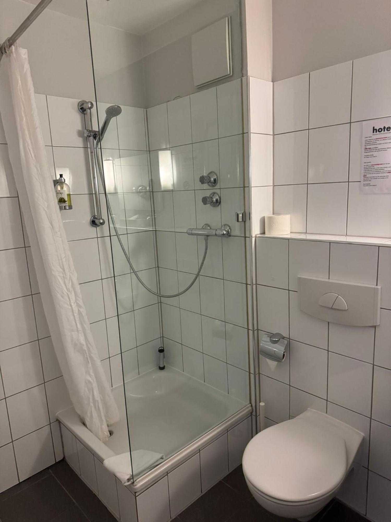 Hotel U Muelheim Free Parking Highspeed Wifi Мюльгайм-ан-дер-Рур Екстер'єр фото