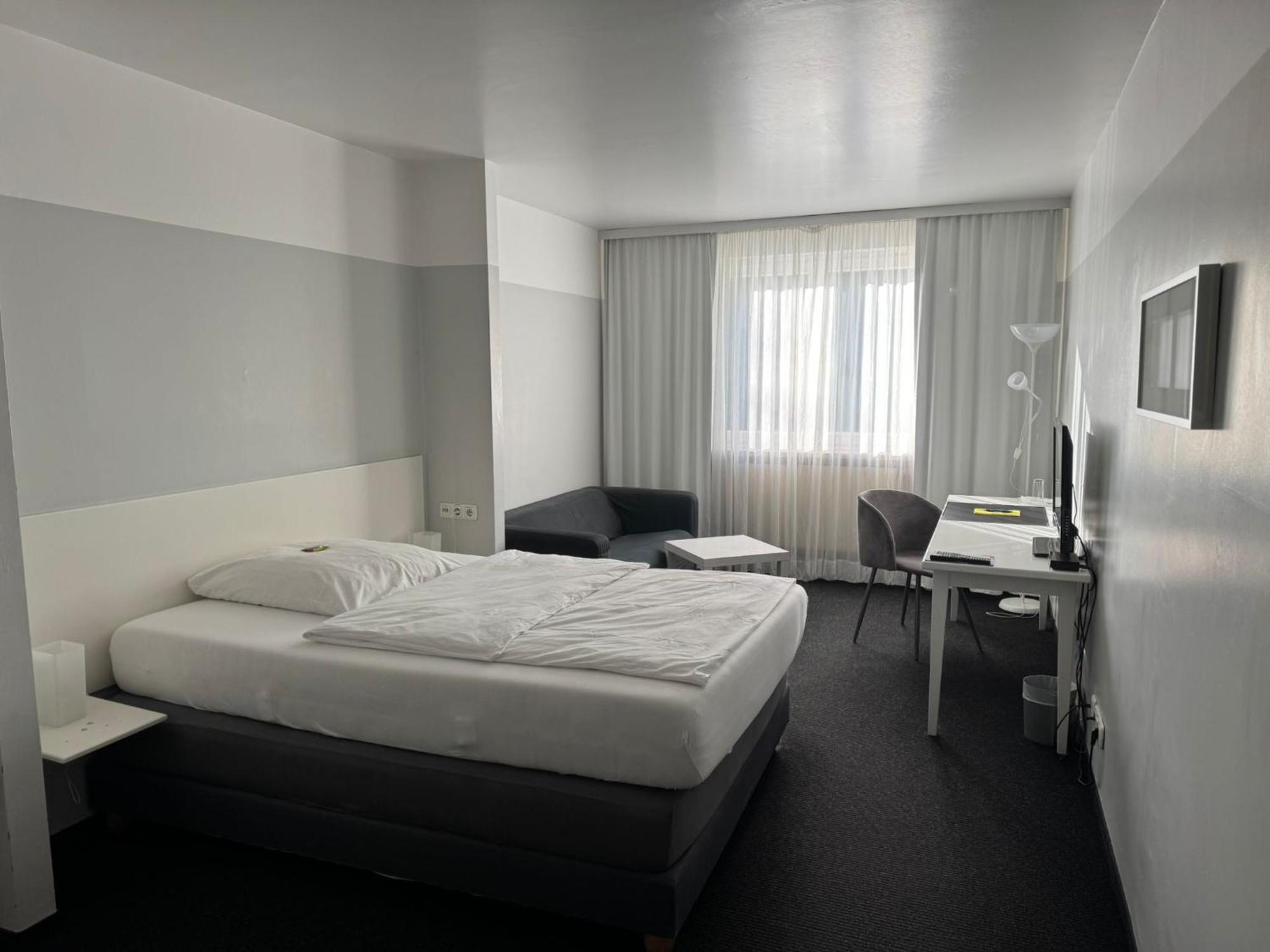 Hotel U Muelheim Free Parking Highspeed Wifi Мюльгайм-ан-дер-Рур Екстер'єр фото
