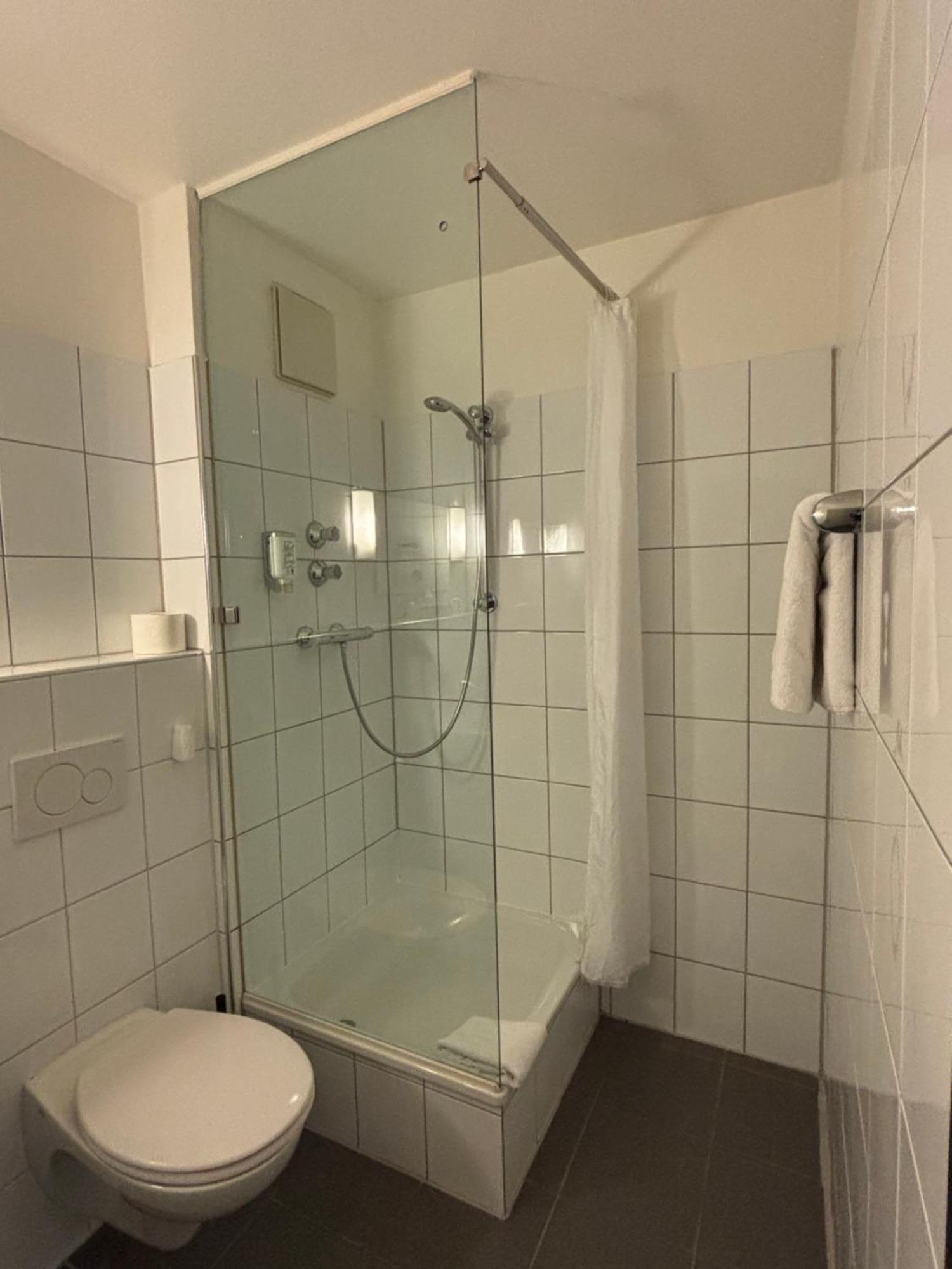 Hotel U Muelheim Free Parking Highspeed Wifi Мюльгайм-ан-дер-Рур Екстер'єр фото