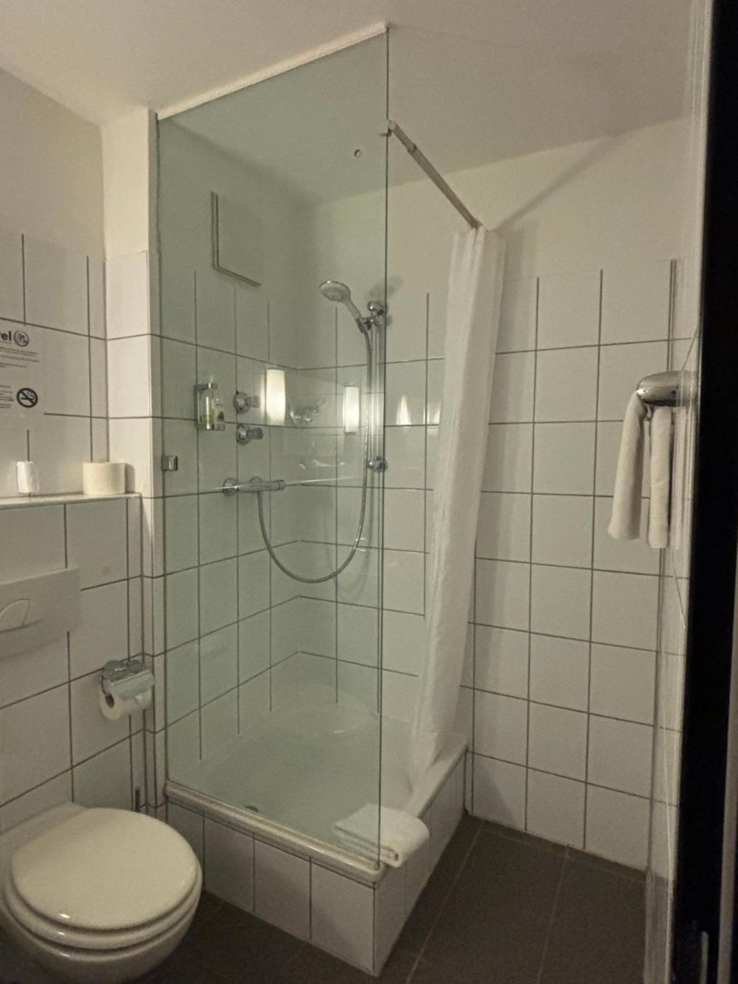 Hotel U Muelheim Free Parking Highspeed Wifi Мюльгайм-ан-дер-Рур Екстер'єр фото